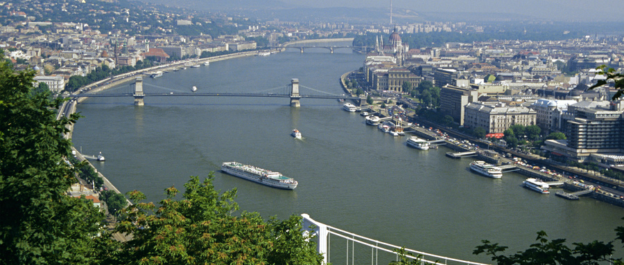 A27：东欧“多瑙河河轮”巡礼11日---捷克、斯洛伐克、匈牙利、奥地利（***蓝色多瑙河上畅游河轮游的超级享受，感受美丽的东欧河岸乡村风情，欣赏美伦美焕的古堡） 